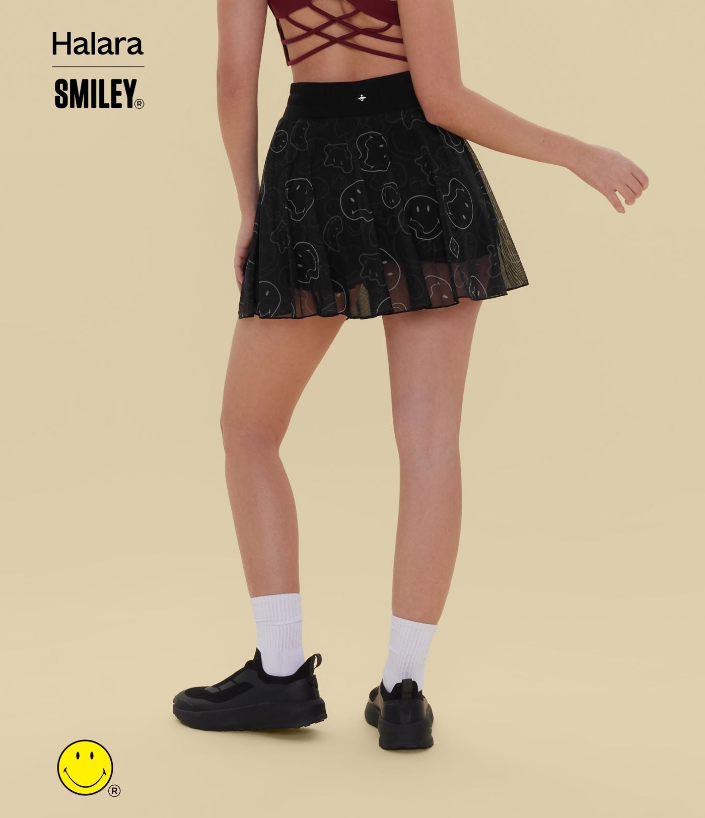 Jupe mini de danse évasée fluide 2-en-1 Halara X Smiley® taille haute avec cordon de serrage, empiècements en mesh contrastant et poches