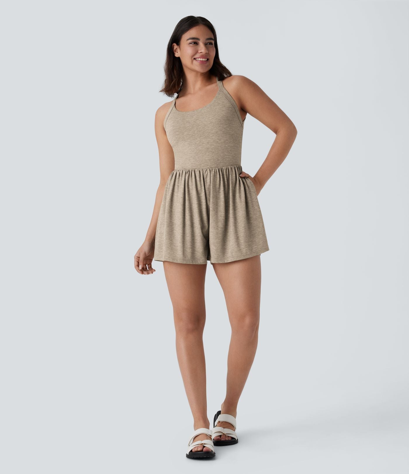 Combishort de villégiature 2-en-1 à dos nu, design torsadé, poches latérales - Édition Easy Peasy