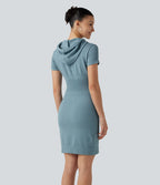 Robe mini moulante OneForm Seamless Flow à capuche avec cordon de serrage, manches courtes et poche