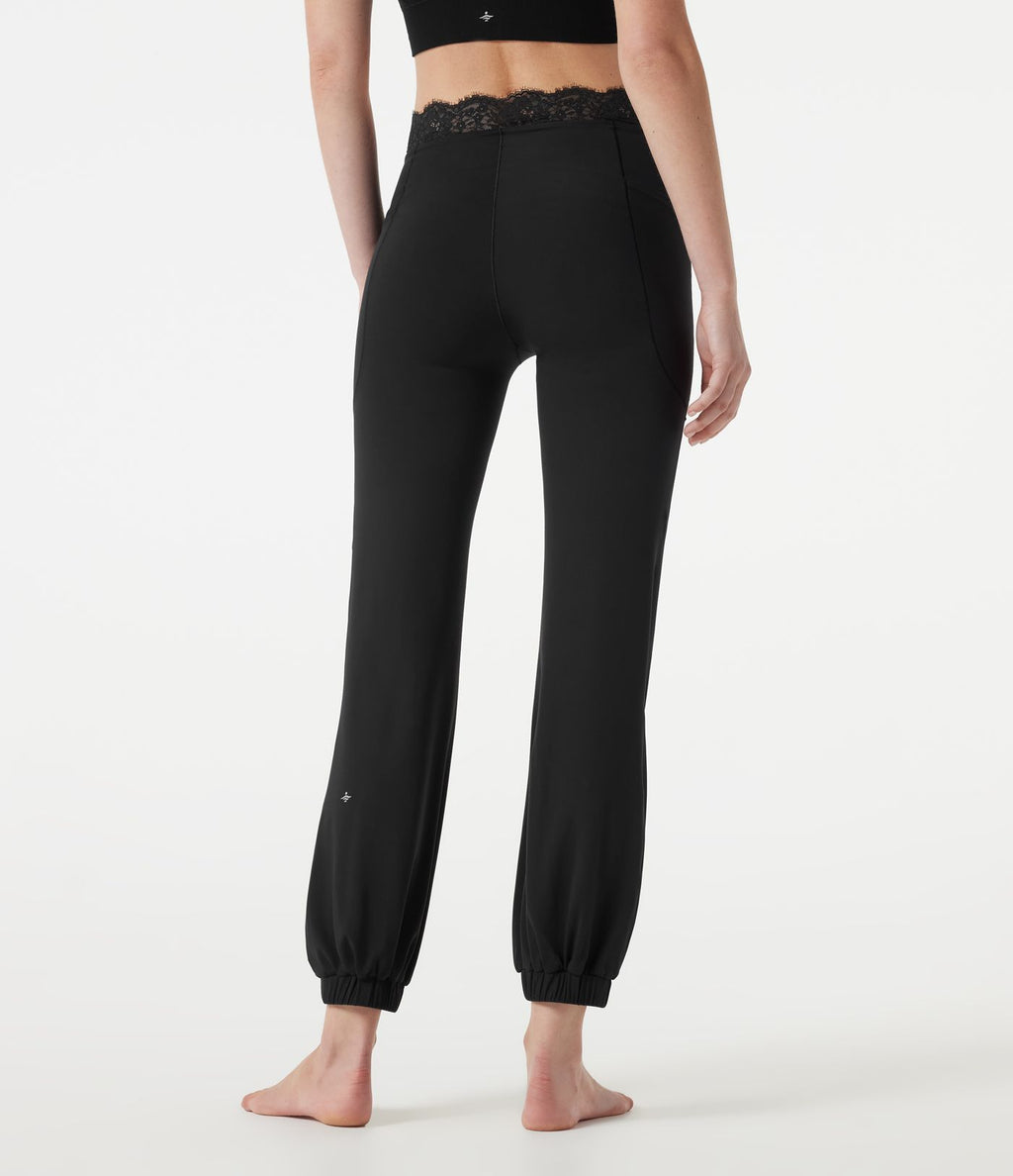 Jogging de danse coupe ballon taille haute SoftlyZero™ avec dentelle contrastée, poches et protection solaire UPF50+