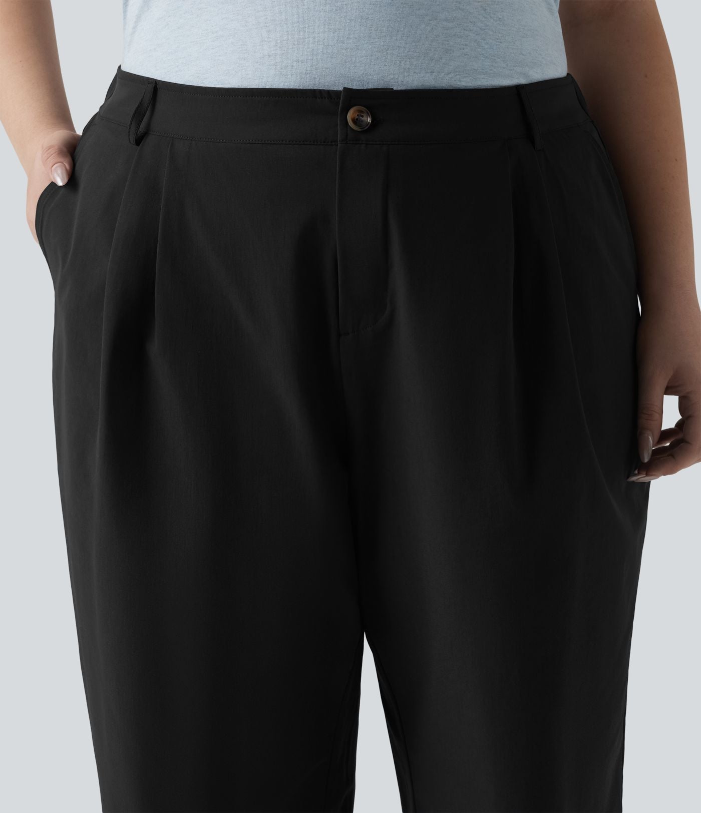 Pantalon grande taille en popeline stretch taille haute, plissé avec ourlet roulotté, longueur 7/8, coupe fuselée, avec poches