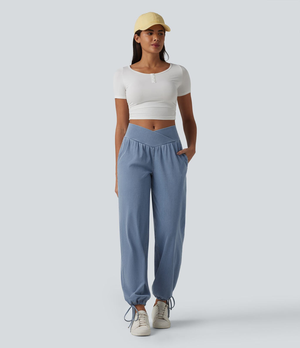 Halara Flex™ Jogging décontracté en denim taille mi-haute croisé avec cordon de serrage et poches