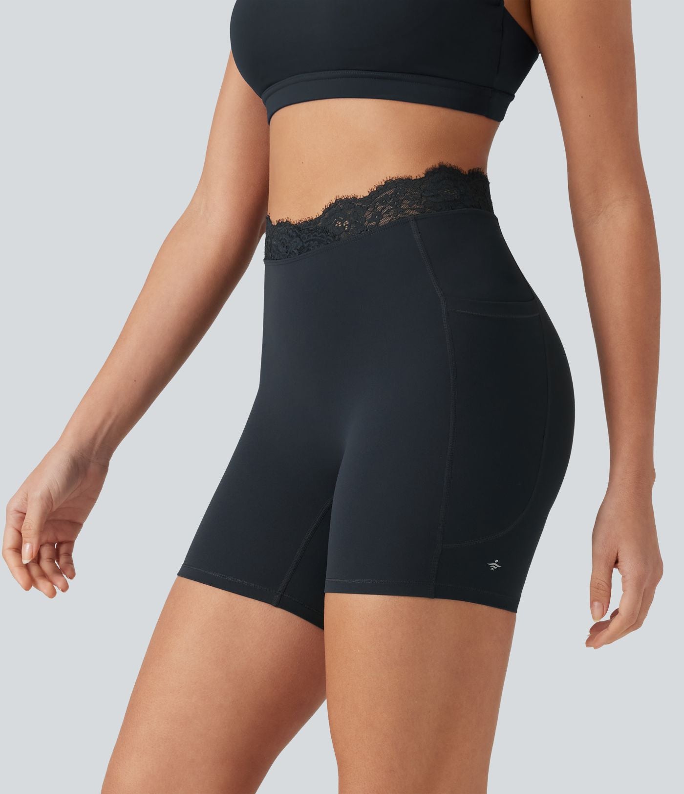 Short de yoga cycliste Halara UltraSculpt™ en dentelle contrastée taille haute et coupe en V, 12,5 cm, avec poches