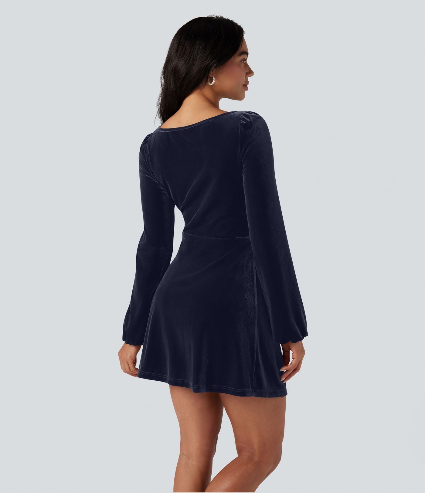 Robe courte velours froncée col carré manches longues