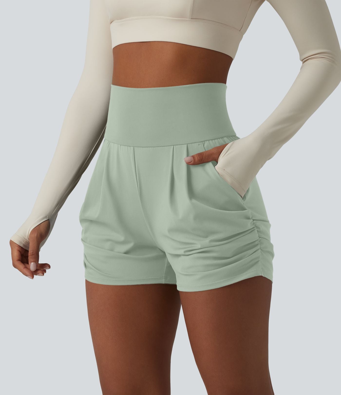 Short de yoga SoftlyZero™ Airy taille haute froncé effet frais InstantCool 7,5 cm avec poches