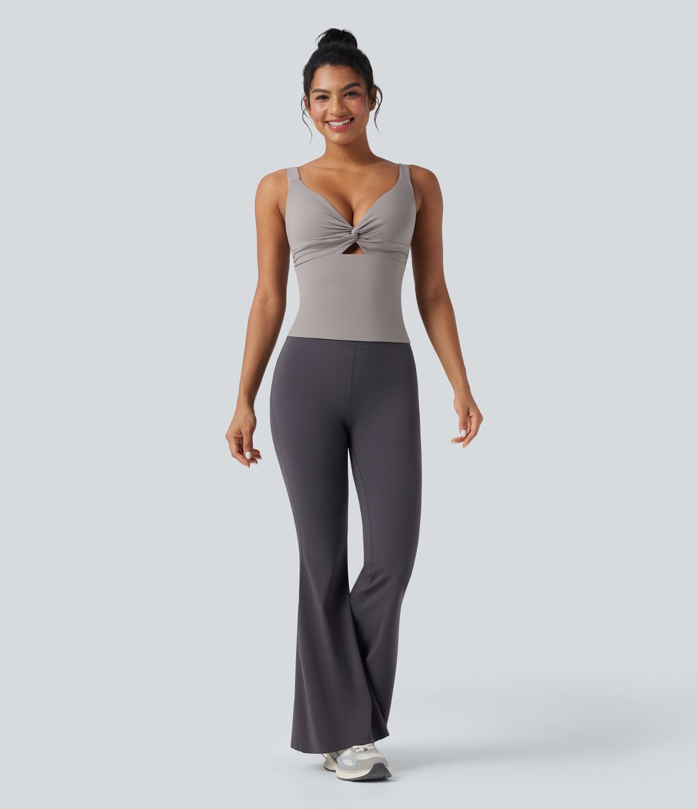 Débardeur de yoga SoftlyZero™ aéré torsadé à découpes - longueur étendue - UPF50+