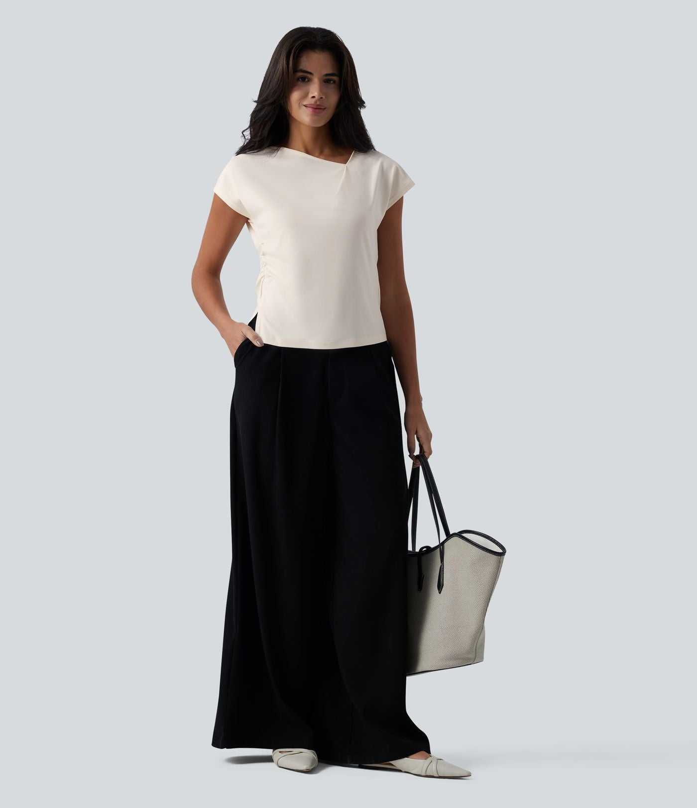 Blouse tailleur asymétrique col drapé manches courtes avec fronces et ourlet fendu