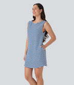 Robe décontractée mini à col bateau, sans manches, ourlet arrondi, rayures et tissu gaufré avec poches
