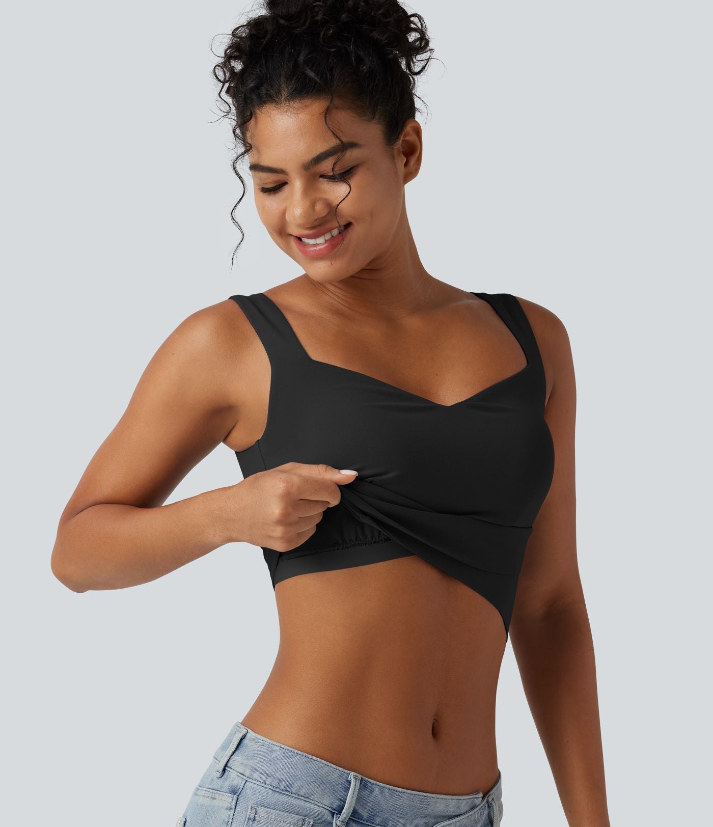 Débardeur crop-top à encolure diamant avec base croisée et coussinets amovibles