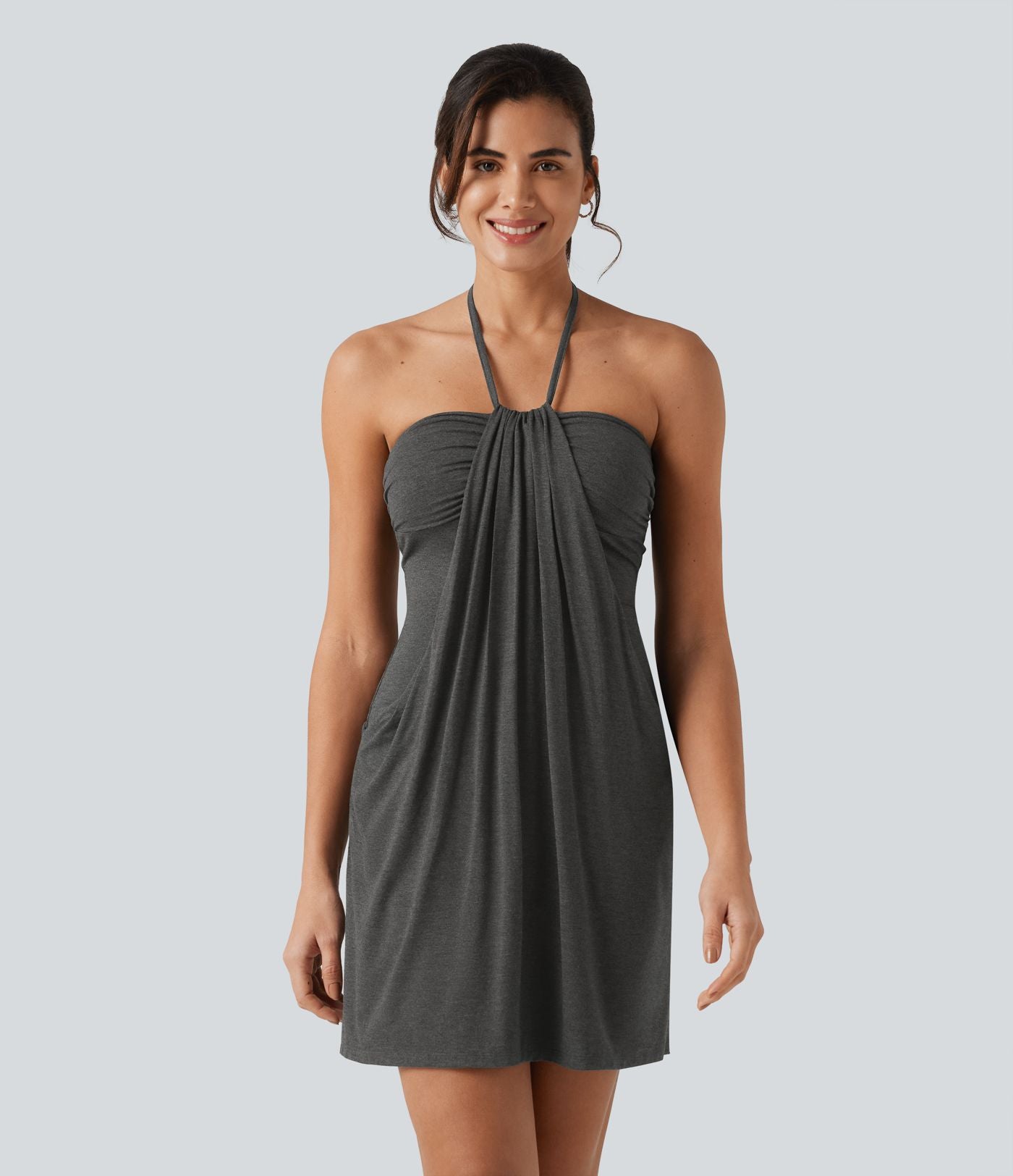 Robe resort mini dos nu à col licou avec lien noué dans le dos et poches