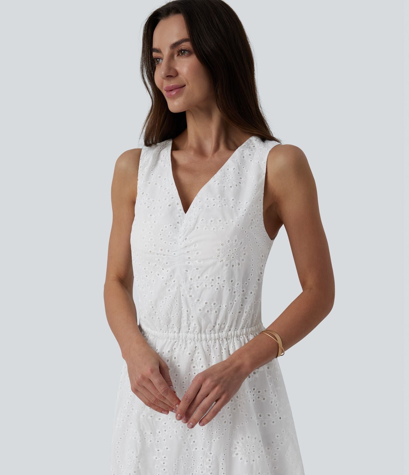 Robe mi-longue fluide col V sans manches avec nœud au dos