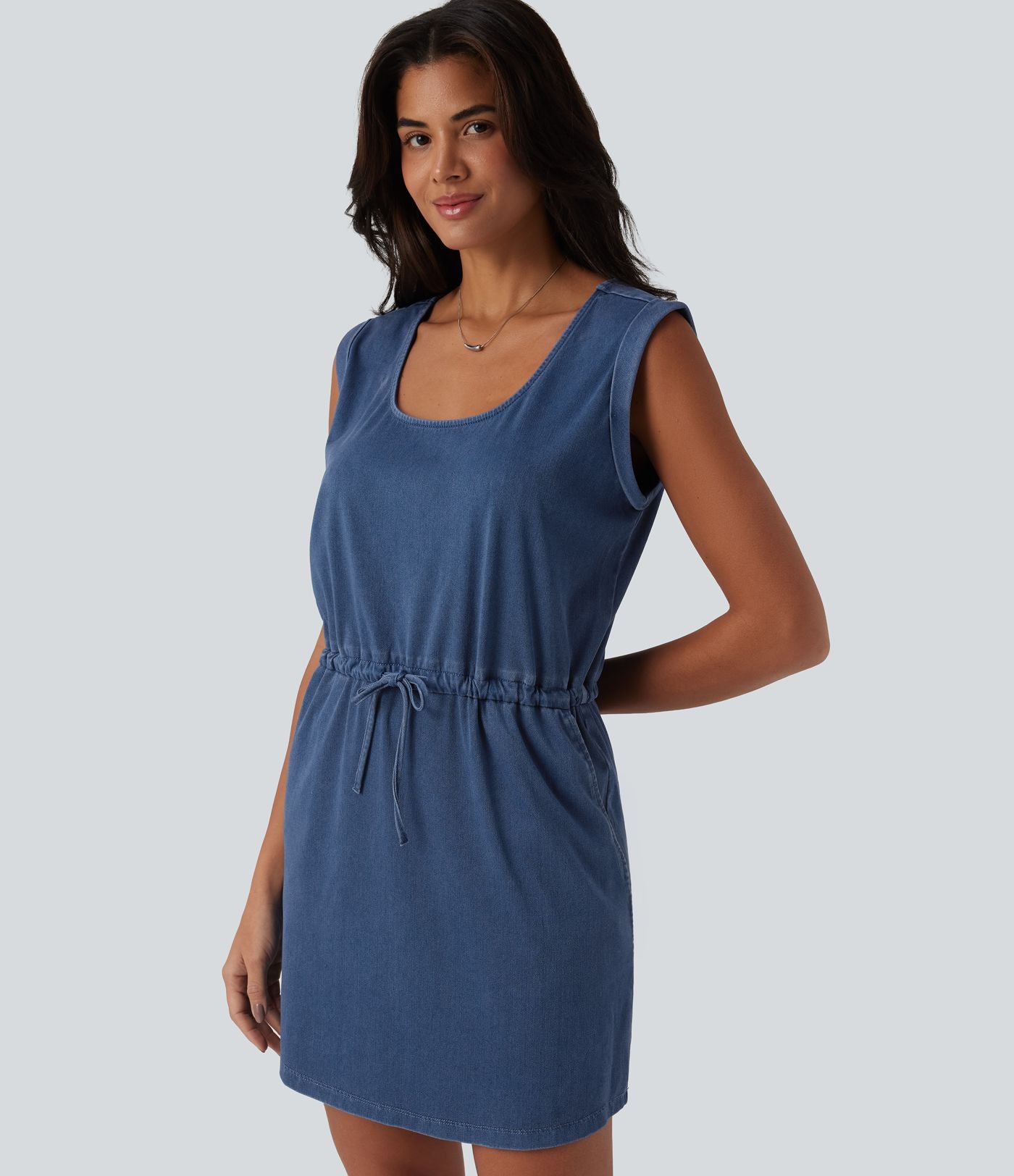 Robe mini Halara Flex™ jean décontracté en lyocell drapé, encolure U, sans manches, à cordon, avec poches