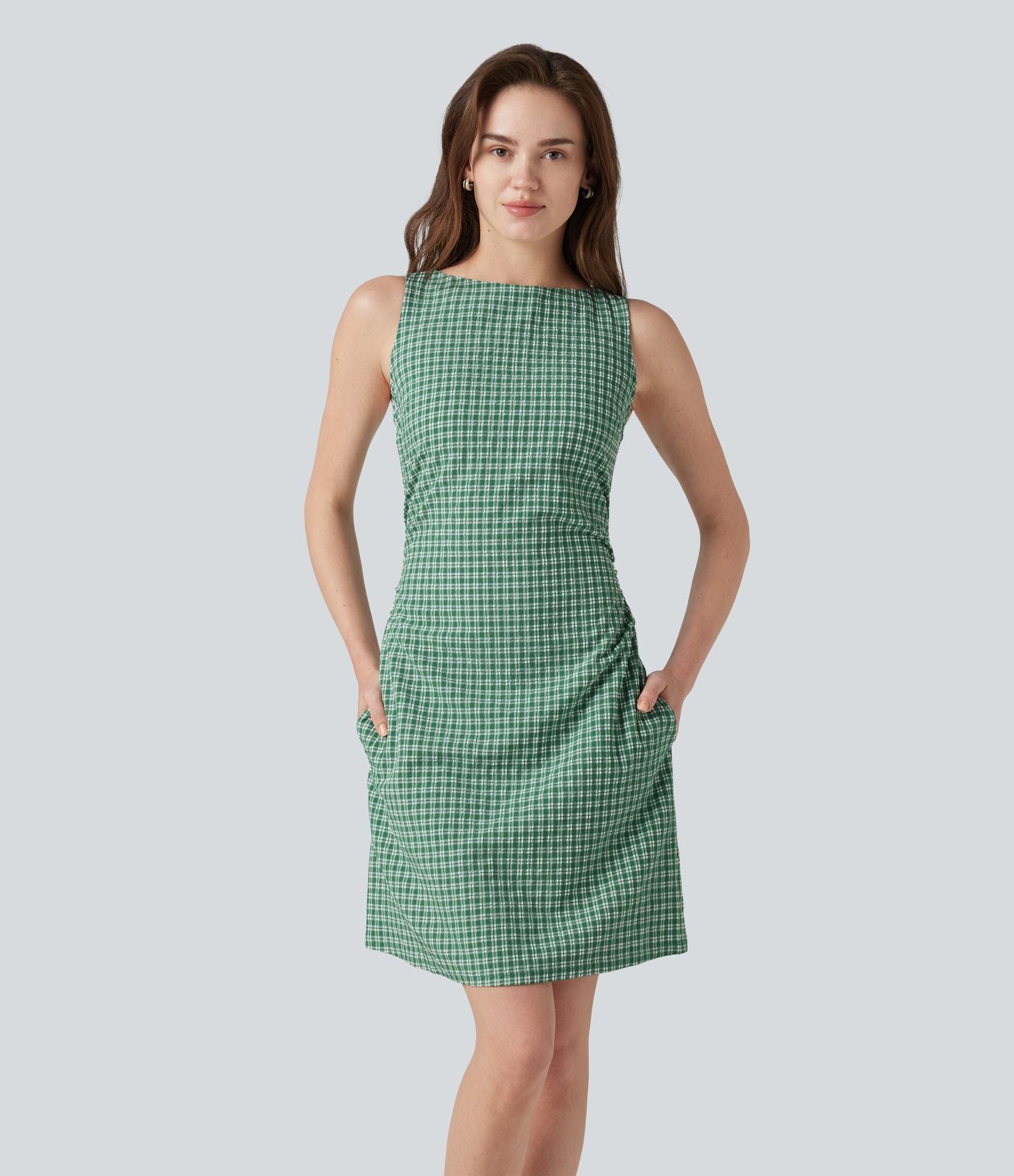 Robe mini casual sans manches col bateau à carreaux vichy, avec poches
