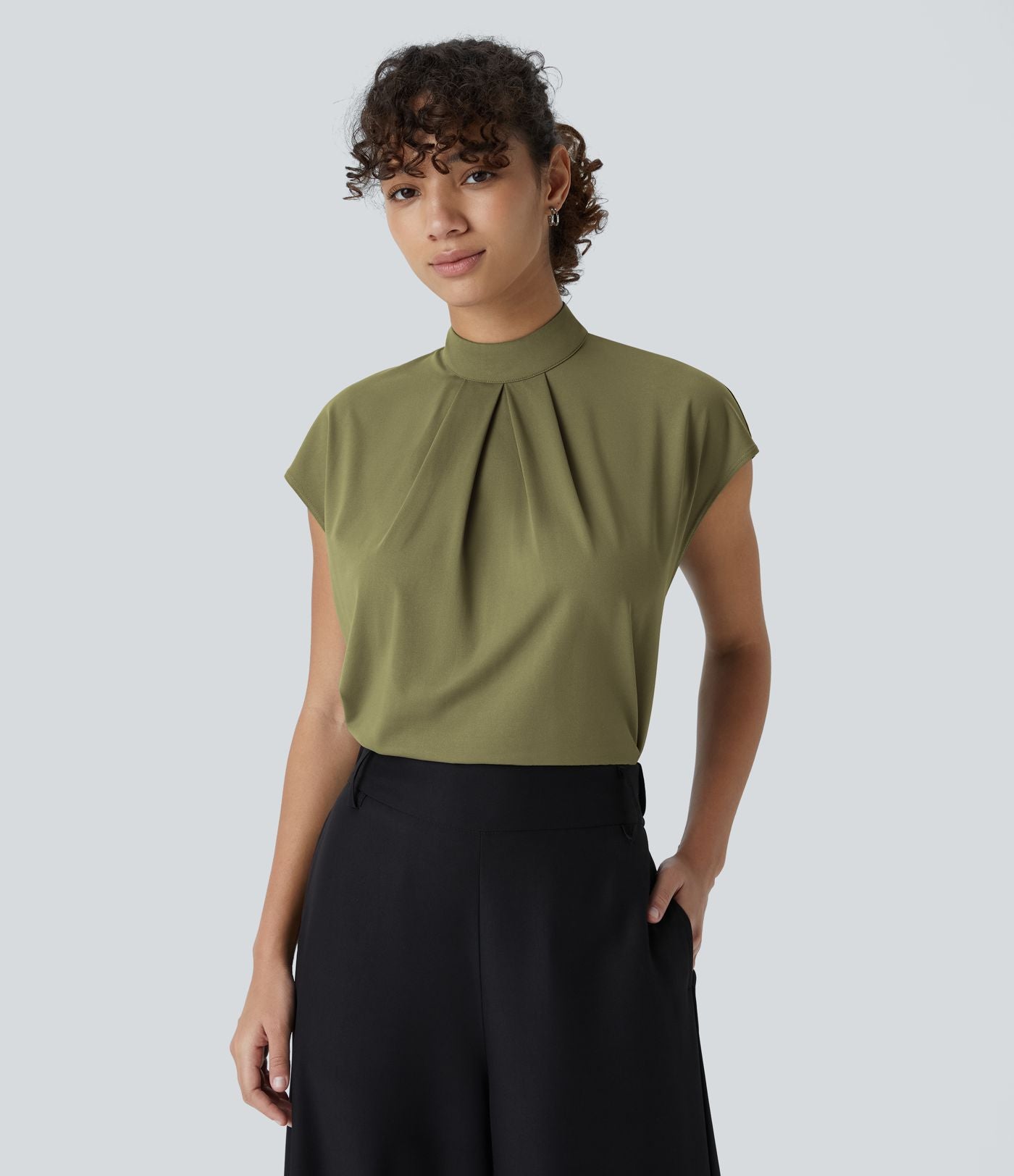 Blouse de Travail à Col Montant Plissée avec Boutons dans le Dos et Manches Courtes