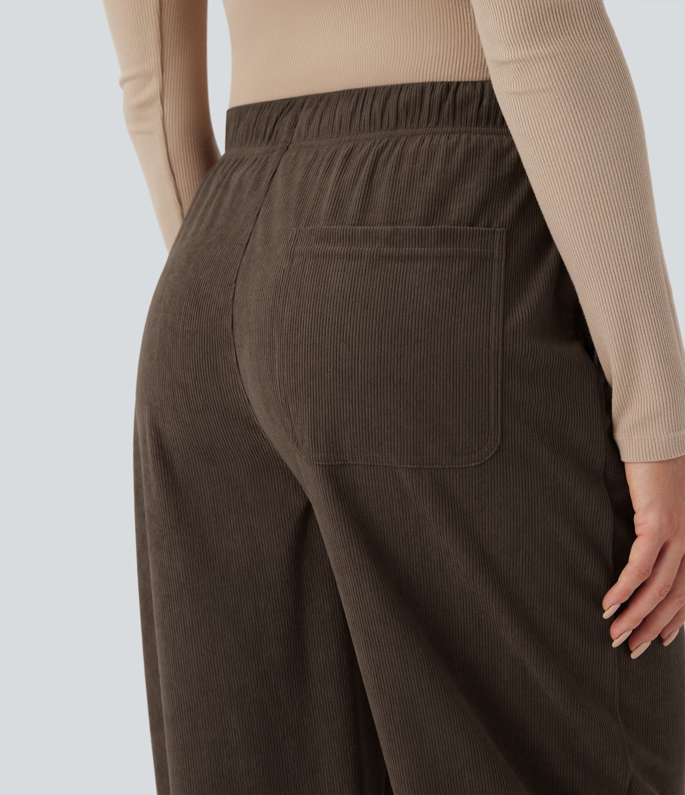 Pantalon taille mi-haute à cordon, jambe tombante en velours côtelé avec poches