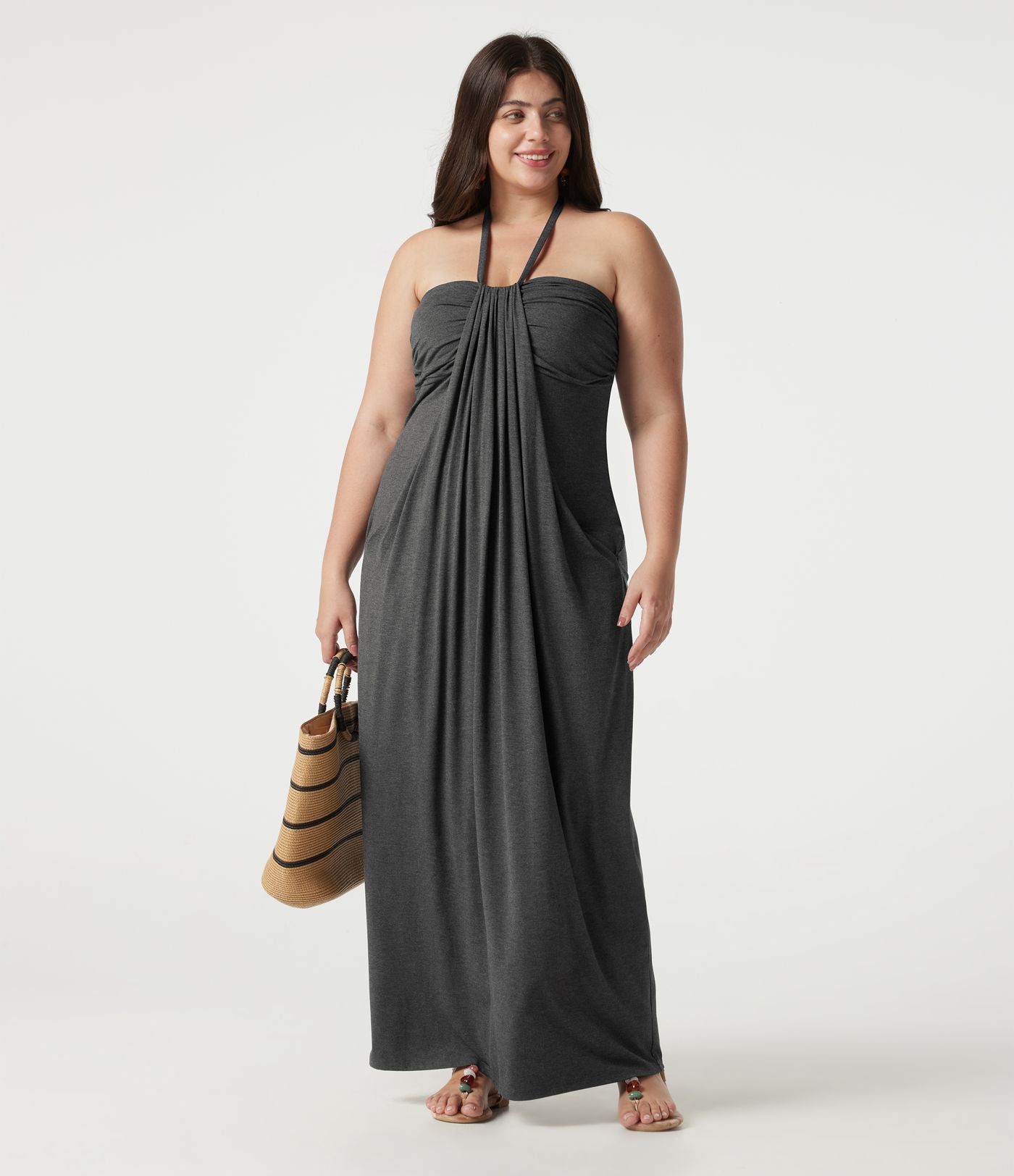 Robe maxi grande taille à col halter avec brassière intégrée, lien noué au dos et poches