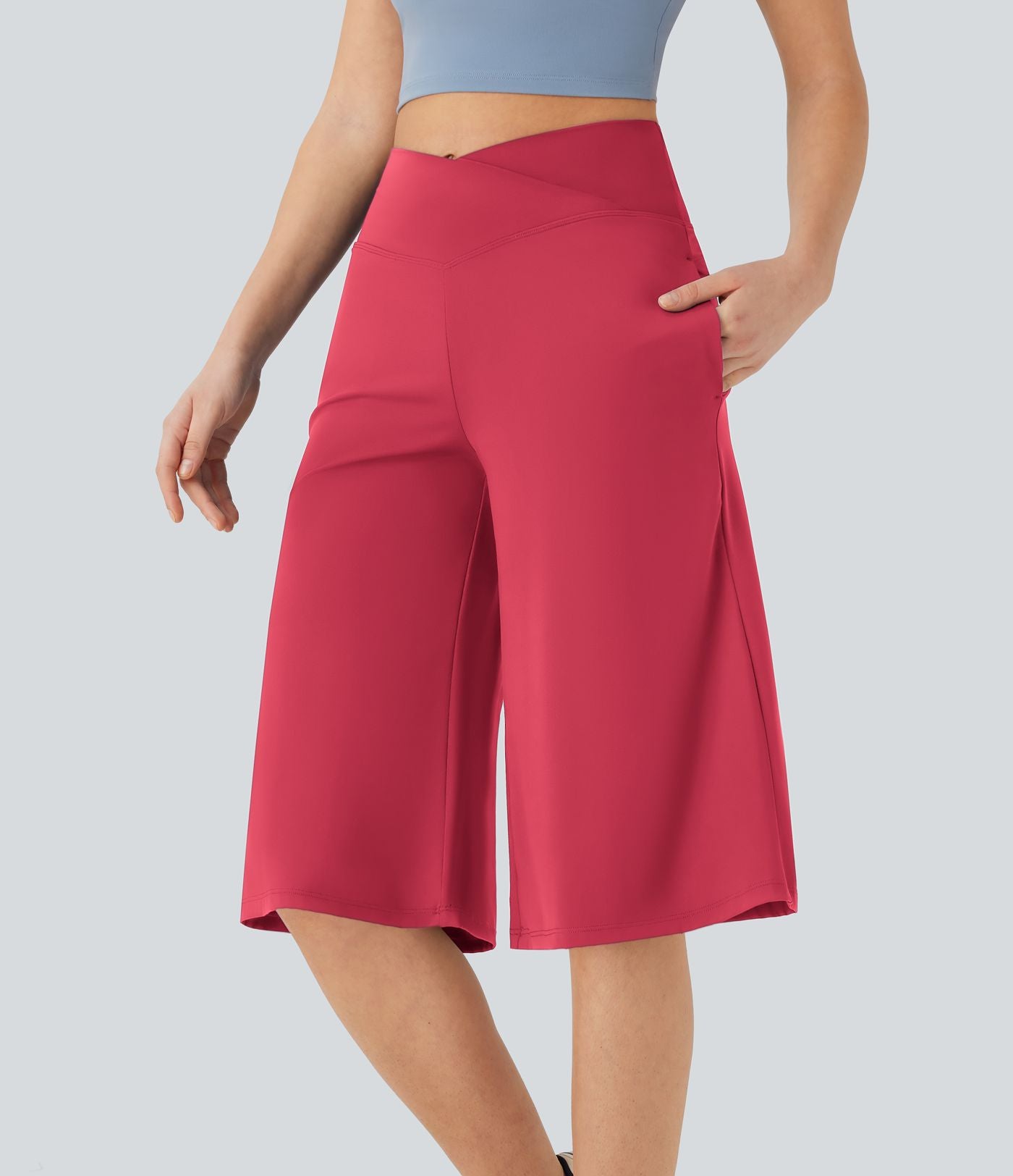 Pantacourt de yoga Cool Touch Softlyzero™ aérien à taille haute croisée, jambe large et poches