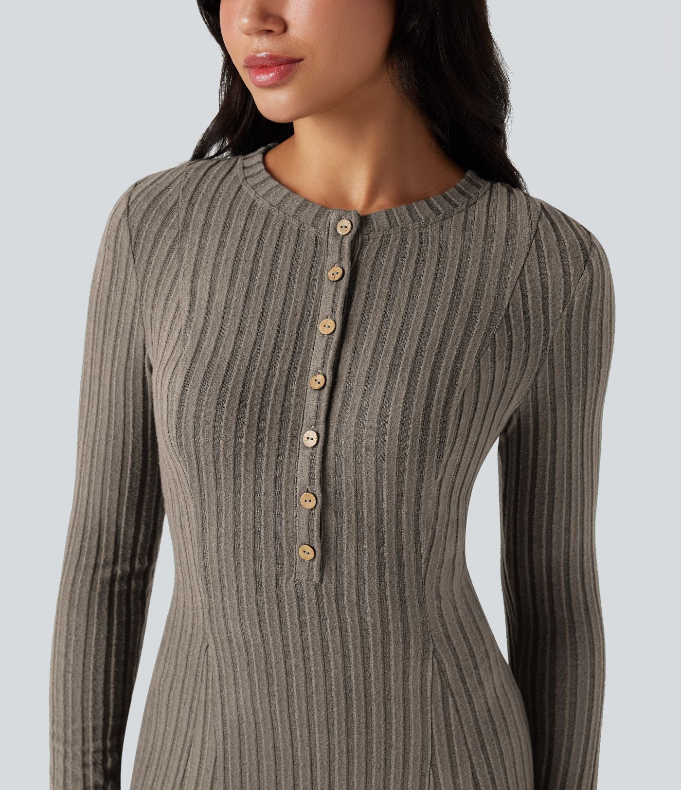 Robe longue fluide maille côtelée col henley manches longues