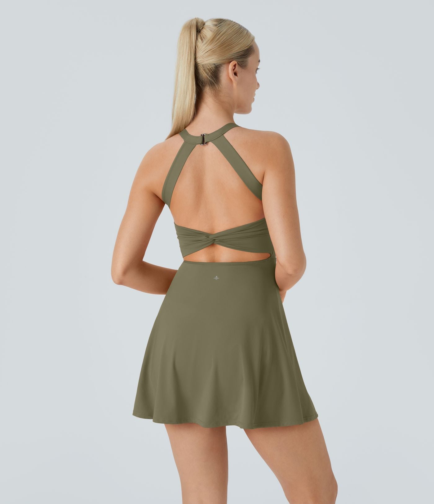 Robe de sport dos nu torsadée A-C