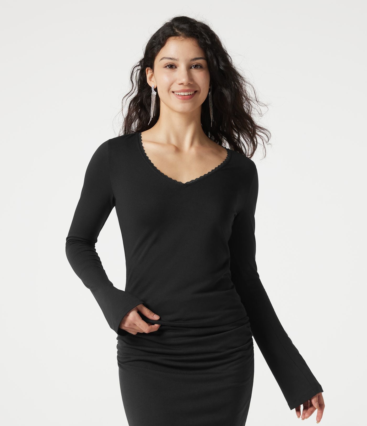 Haut en dentelle, col V, manches longues