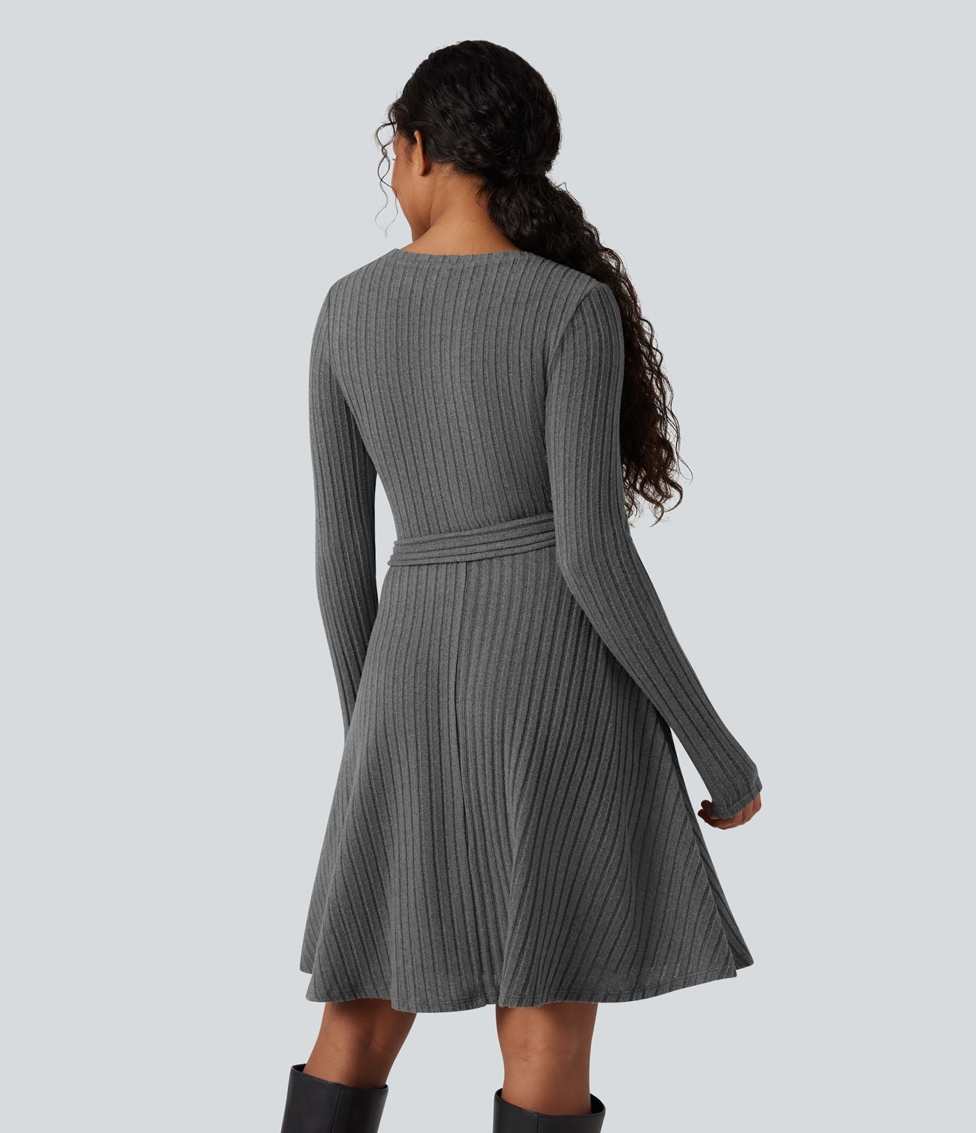 Robe côtelée ceinturée col rond manches longues avec poches