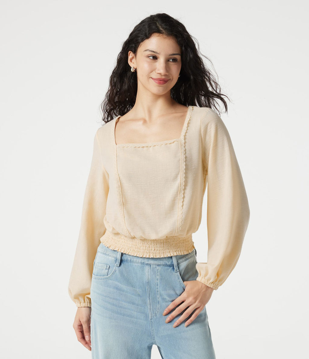 Blouse casual effet lin à col carré, manches bouffantes, lien au dos, empiècement en dentelle et détails froncés