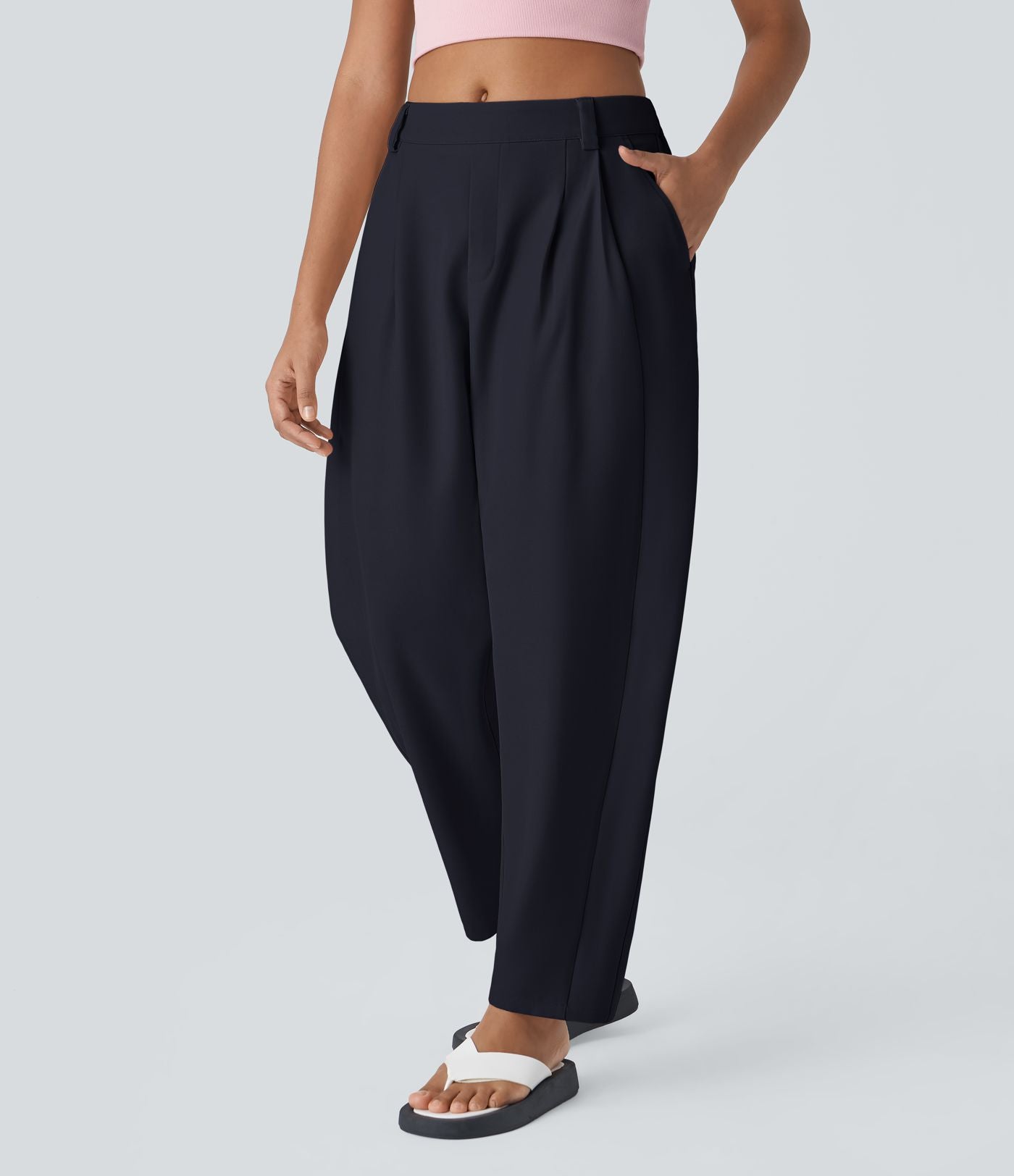 Pantalon tailleur ample, taille moyenne, coupe barrel, à poches