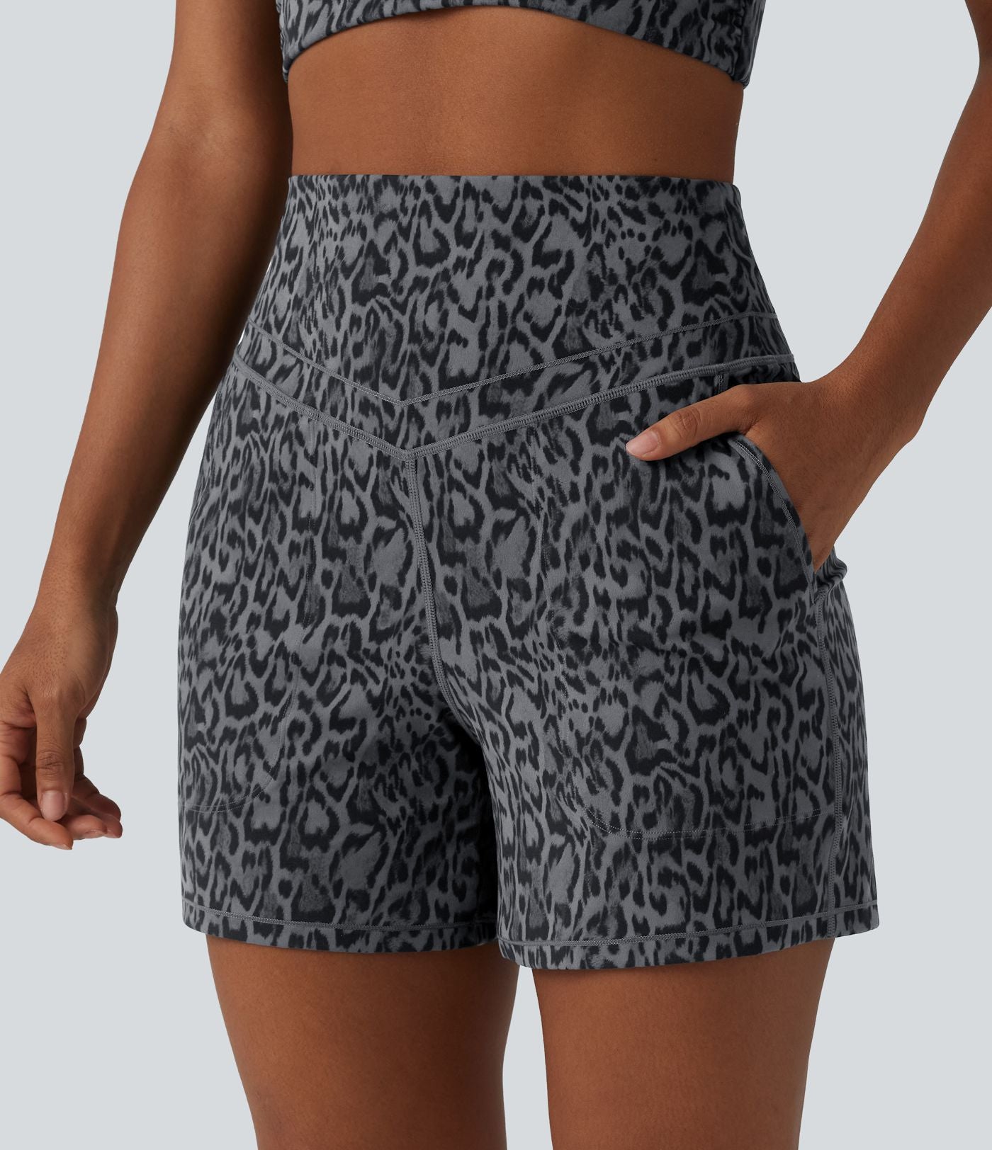 Short de yoga droit Halara UltraSculpt™ imprimé léopard taille haute ventre plat 12,5 cm avec poches