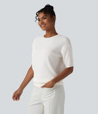 Pull col rond manches courtes en tissu gaufré