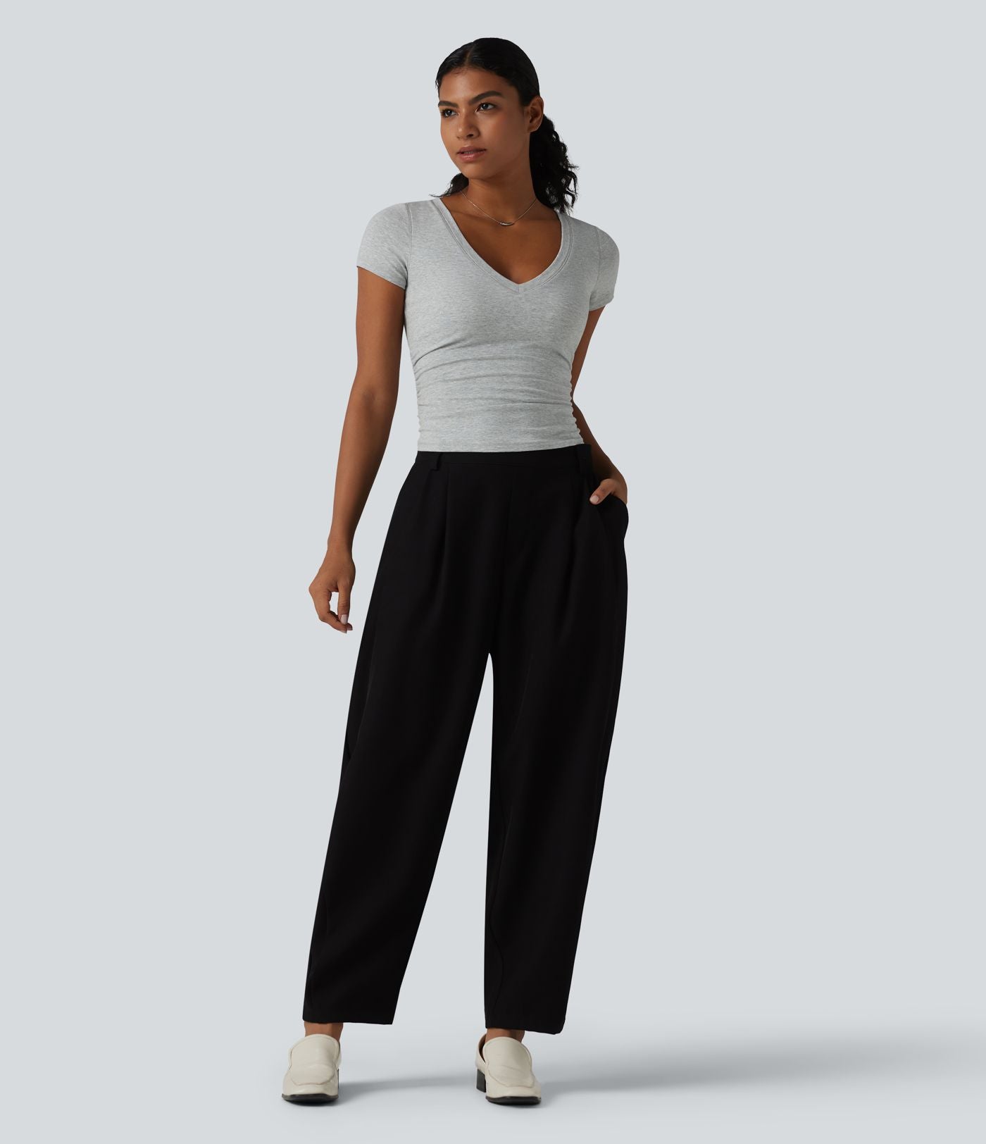 T-shirt décontracté col V manches courtes en jersey de coton avec soutien-gorge intégré push-up et fronces