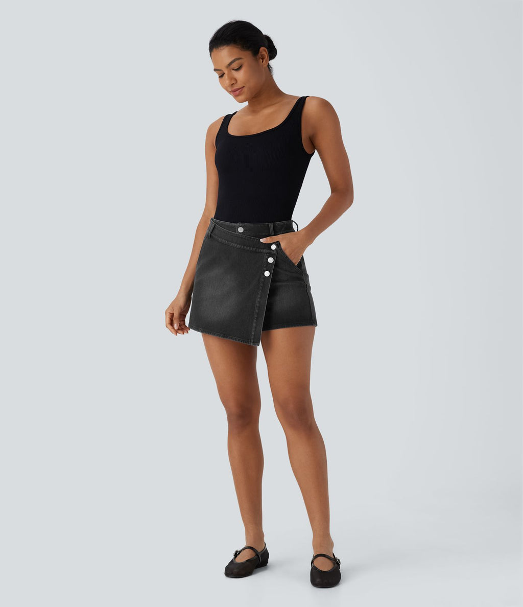 Halara Flex™ Short décontracté en jean extensible effet délavé à taille haute avec poches multiples et détail enveloppant