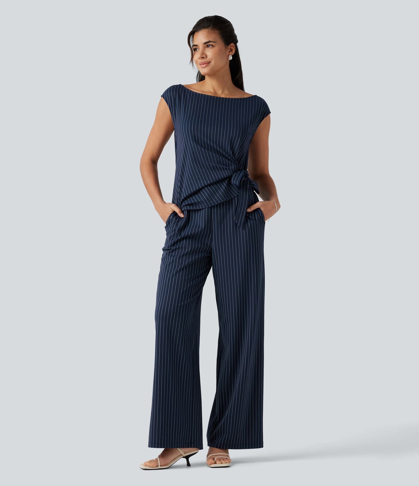 Combinaison tailleur col bateau sans manches à rayures et nœuds sur les côtés effet frais InstantCool avec poches, accès facile Easy Peasy