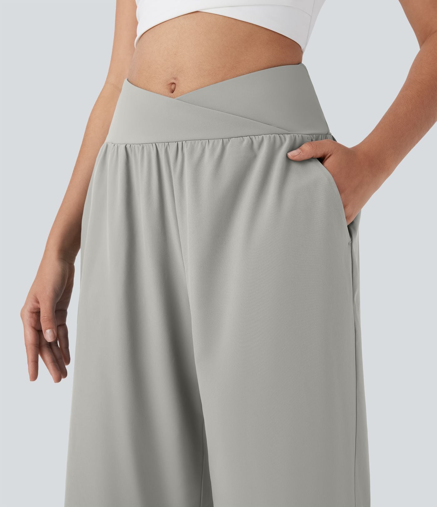 Pantalon capri de vacances Breezeful™ taille haute croisée avec poches latérales, fente et séchage rapide