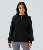 Blouse de travail à col montant avec dos ajouré, manches raglan et empiècements en mesh contrastant