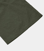 Pantalon cargo décontracté à taille moyenne, jambes larges, boutons, fermeture éclair et poches latérales