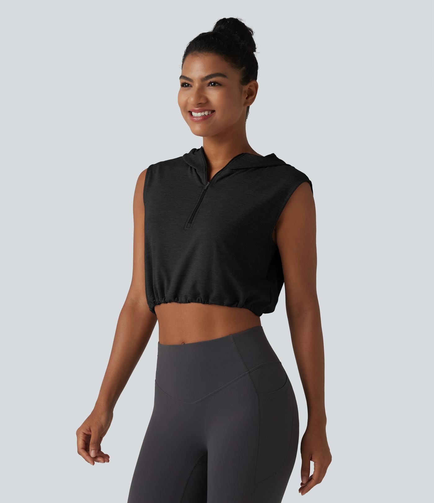 Débardeur de yoga court à capuche avec demi-zip