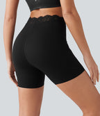 Short de yoga cycliste Halara UltraSculpt™ en dentelle contrastée taille haute et coupe en V, 12,5 cm, avec poches