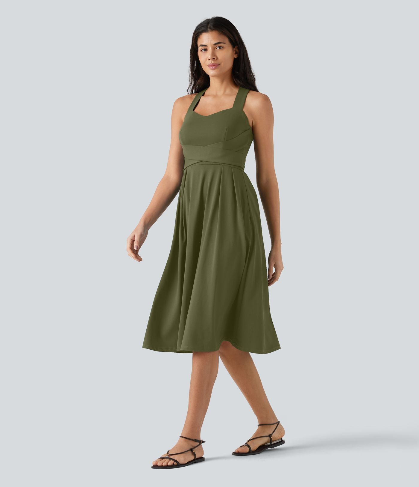 Robe midi fluide sans manches décolleté cœur avec bretelles croisées, nœud dans le dos et poches