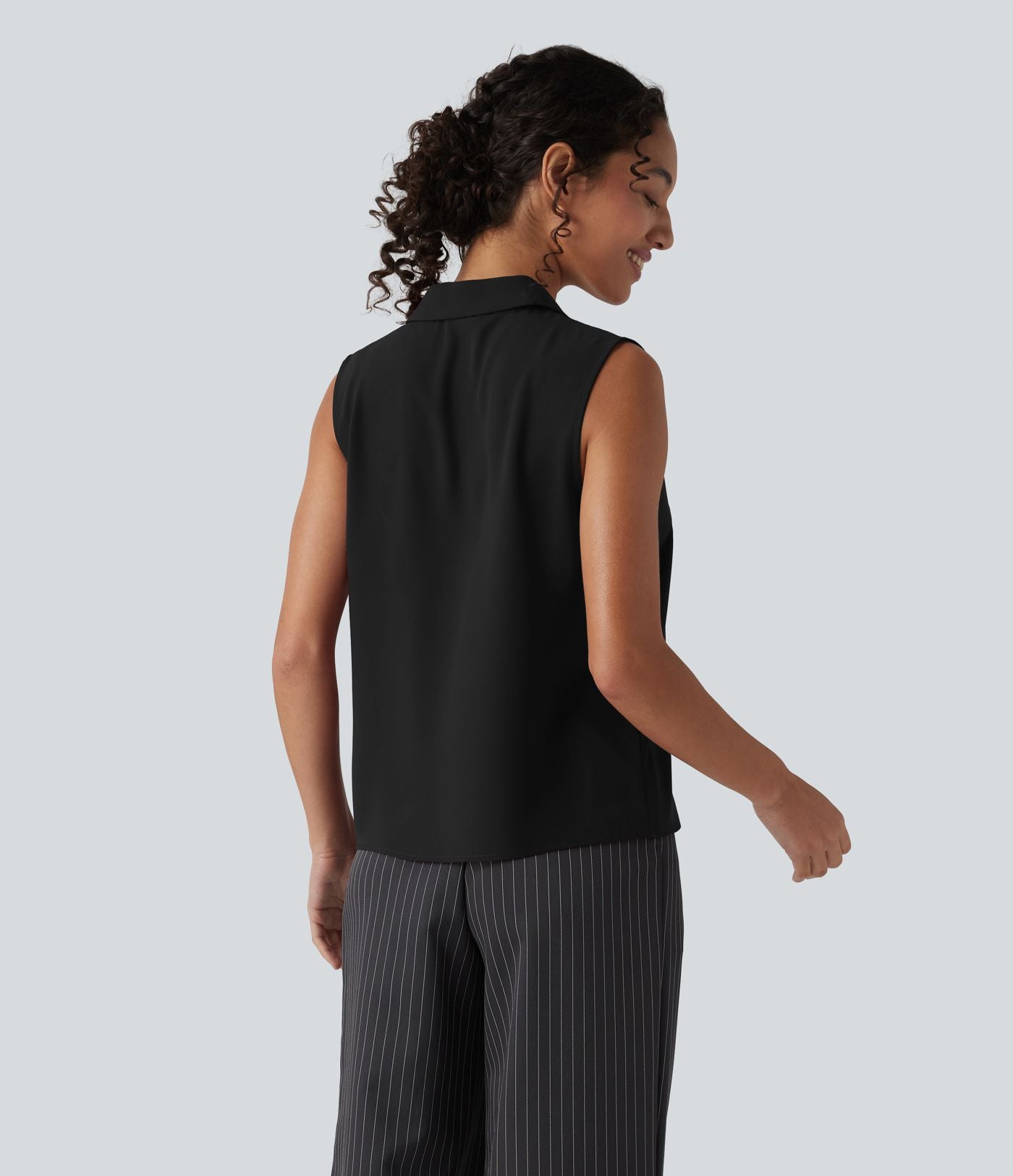 Blouse tailleur ample col revers sans manches à boutonnière
