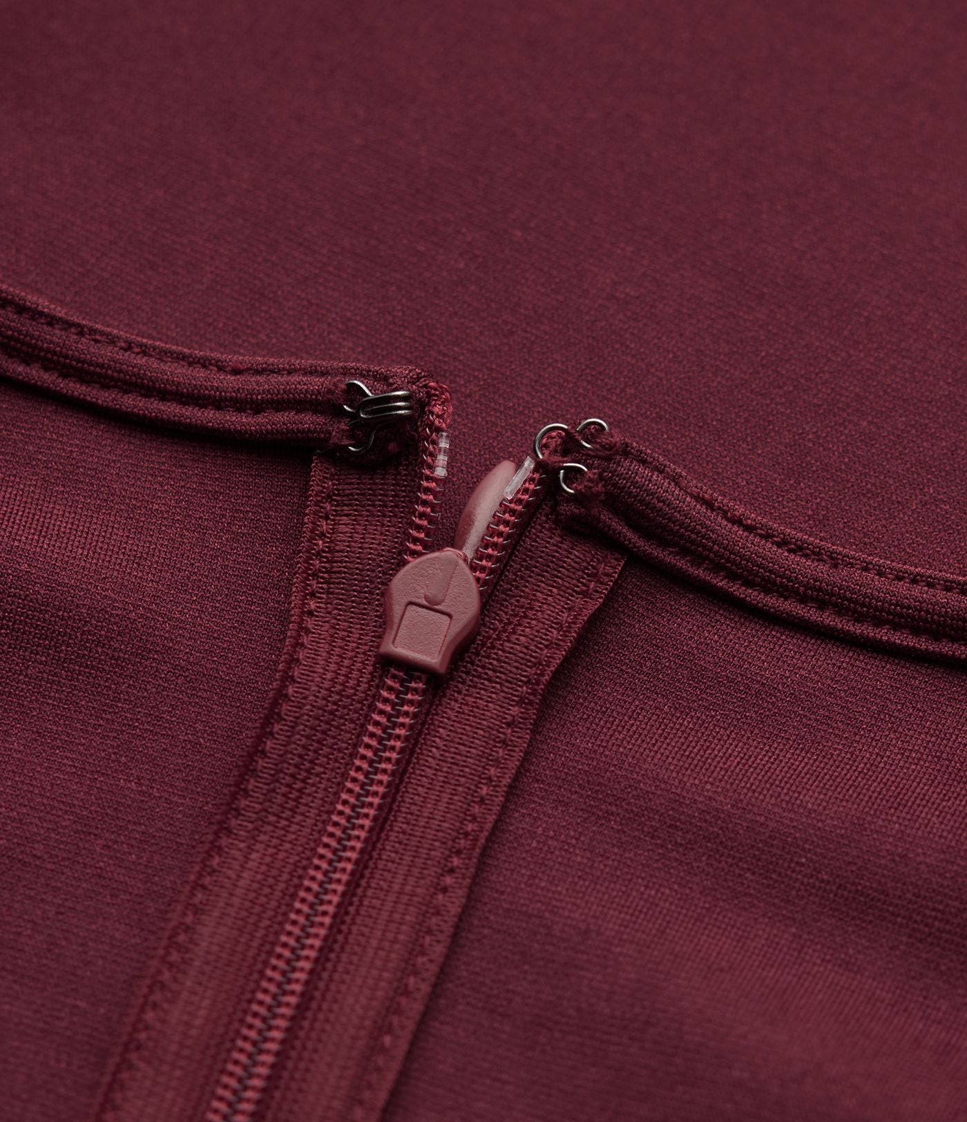 Robe tailleur mini sans manches à col rond froncée avec poches