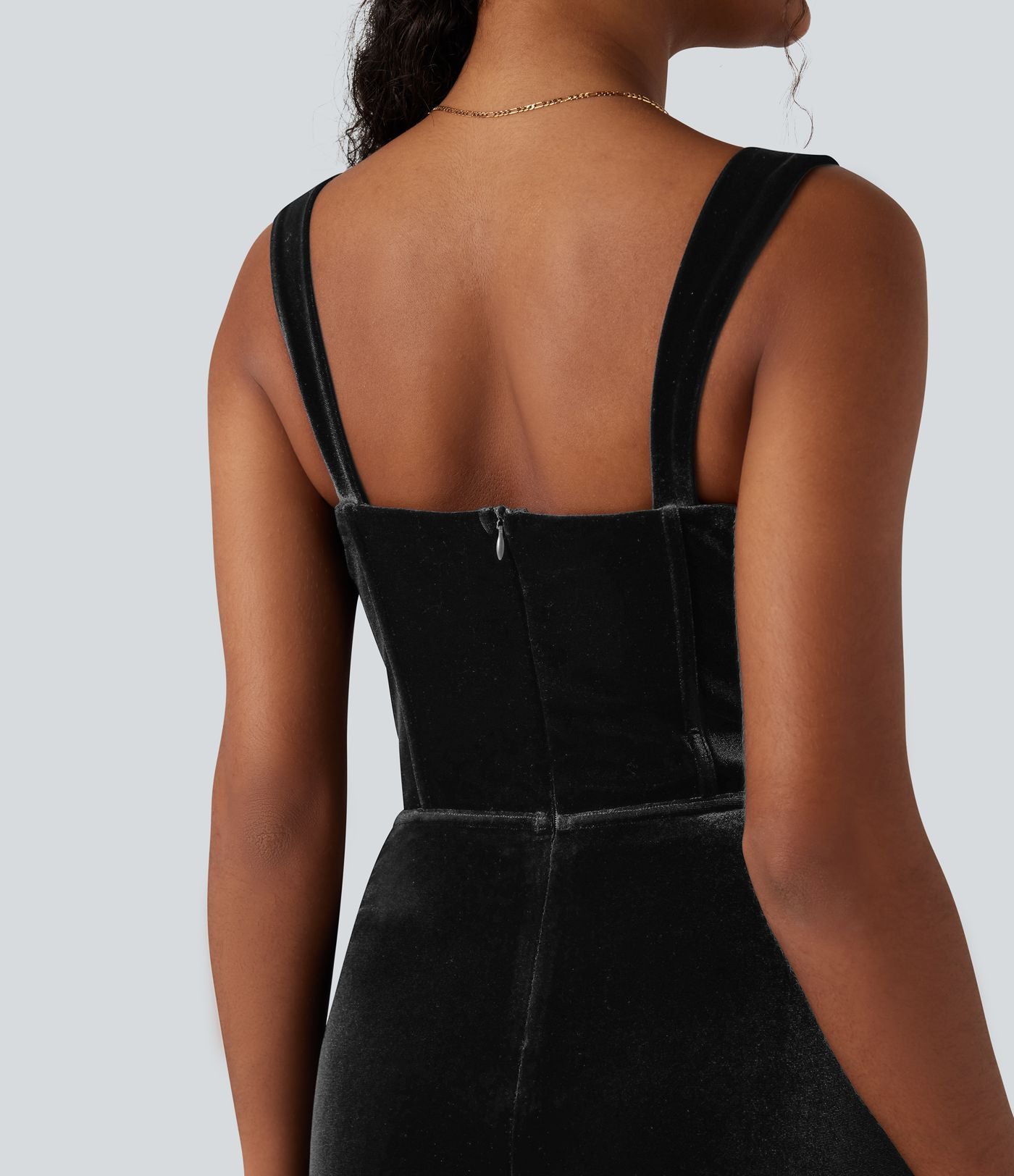 Robe mi-longue en velours encolure Queen Anne avec nœud devant et volants à l'ourlet
