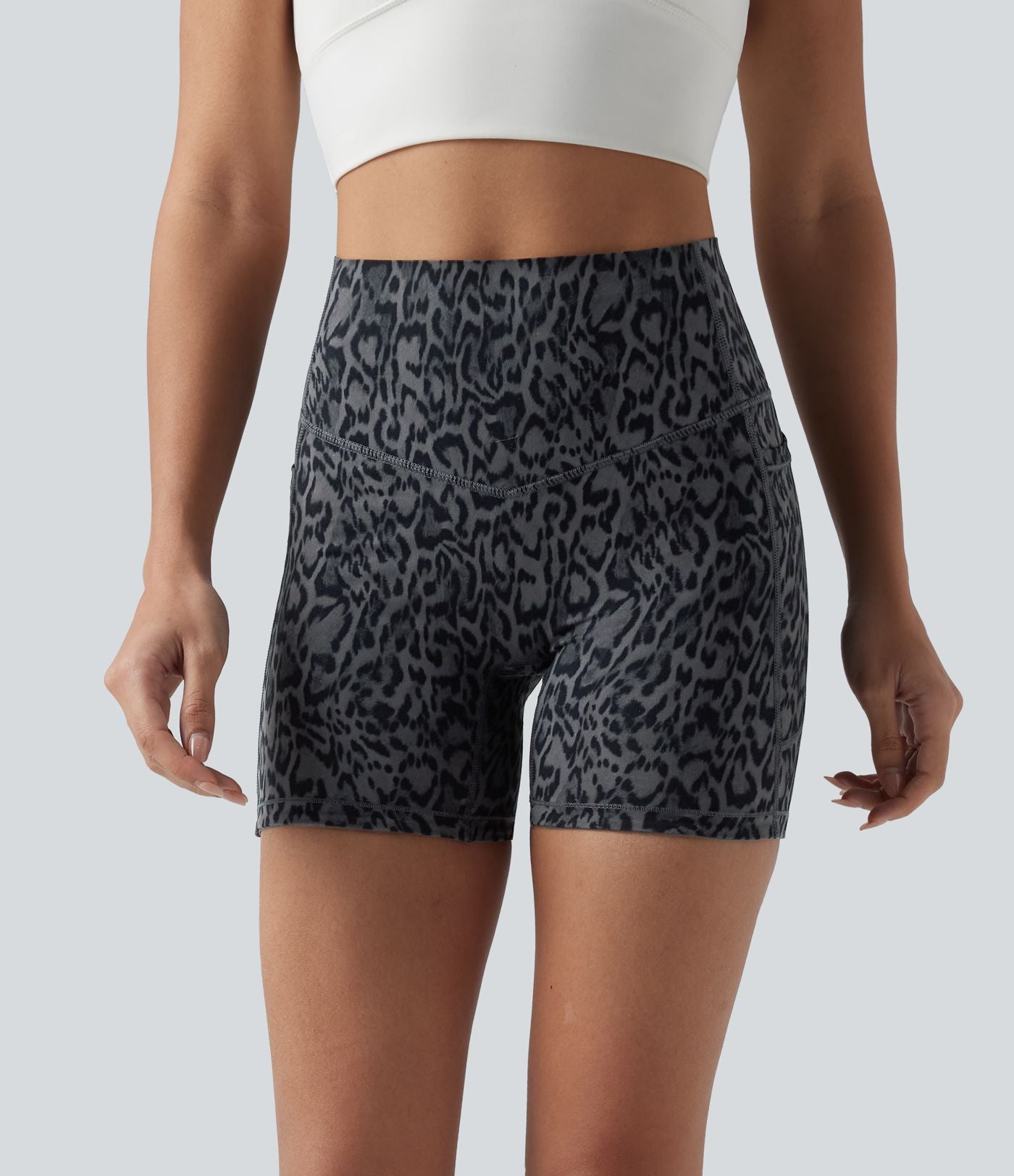 Short cycliste d'entraînement Halara UltraSculpt™ taille haute gainant imprimé léopard 12,5 cm avec poches