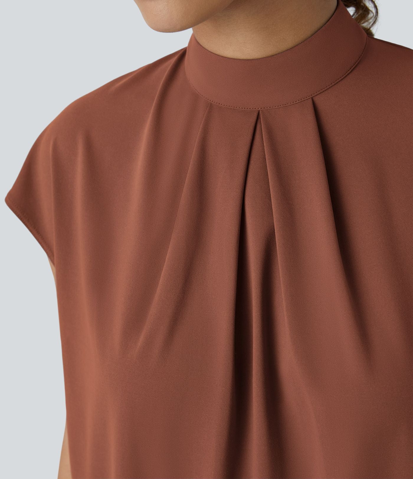 Blouse de Travail à Col Montant Plissée avec Boutons dans le Dos et Manches Courtes