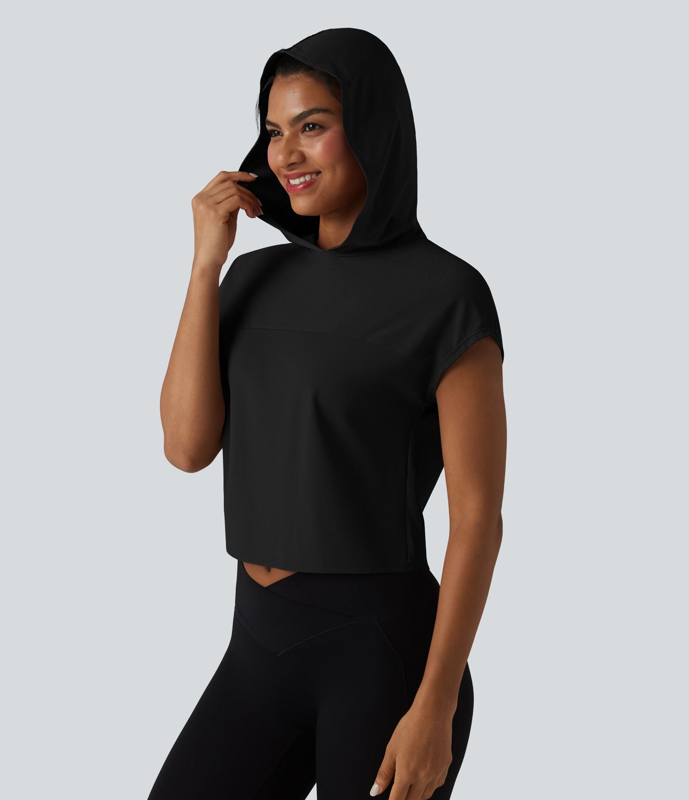 Haut de sport court à capuche et manches courtes en mesh respirant, agréable au toucher, séchage rapide, protection solaire UPF50+