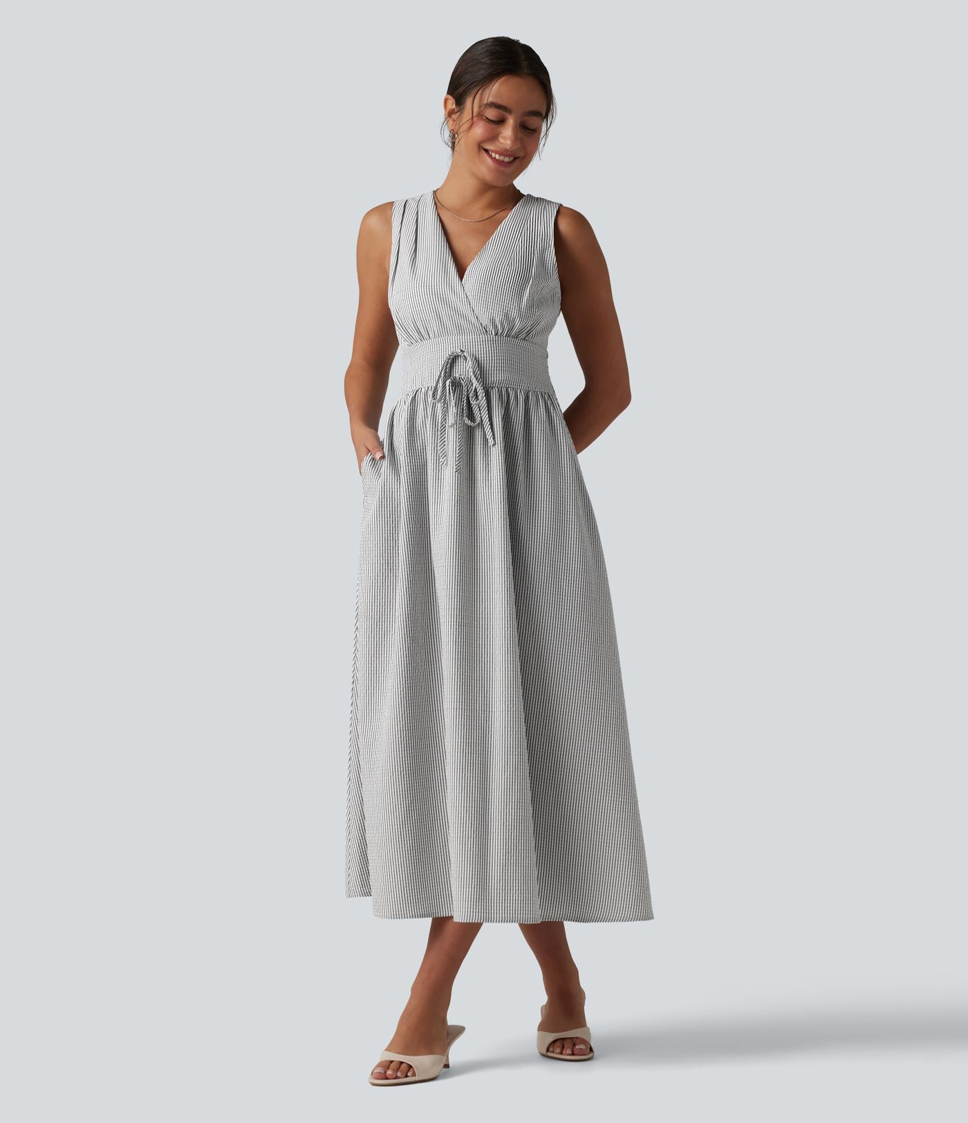 Robe midi rayée sans manches à col en V et poches