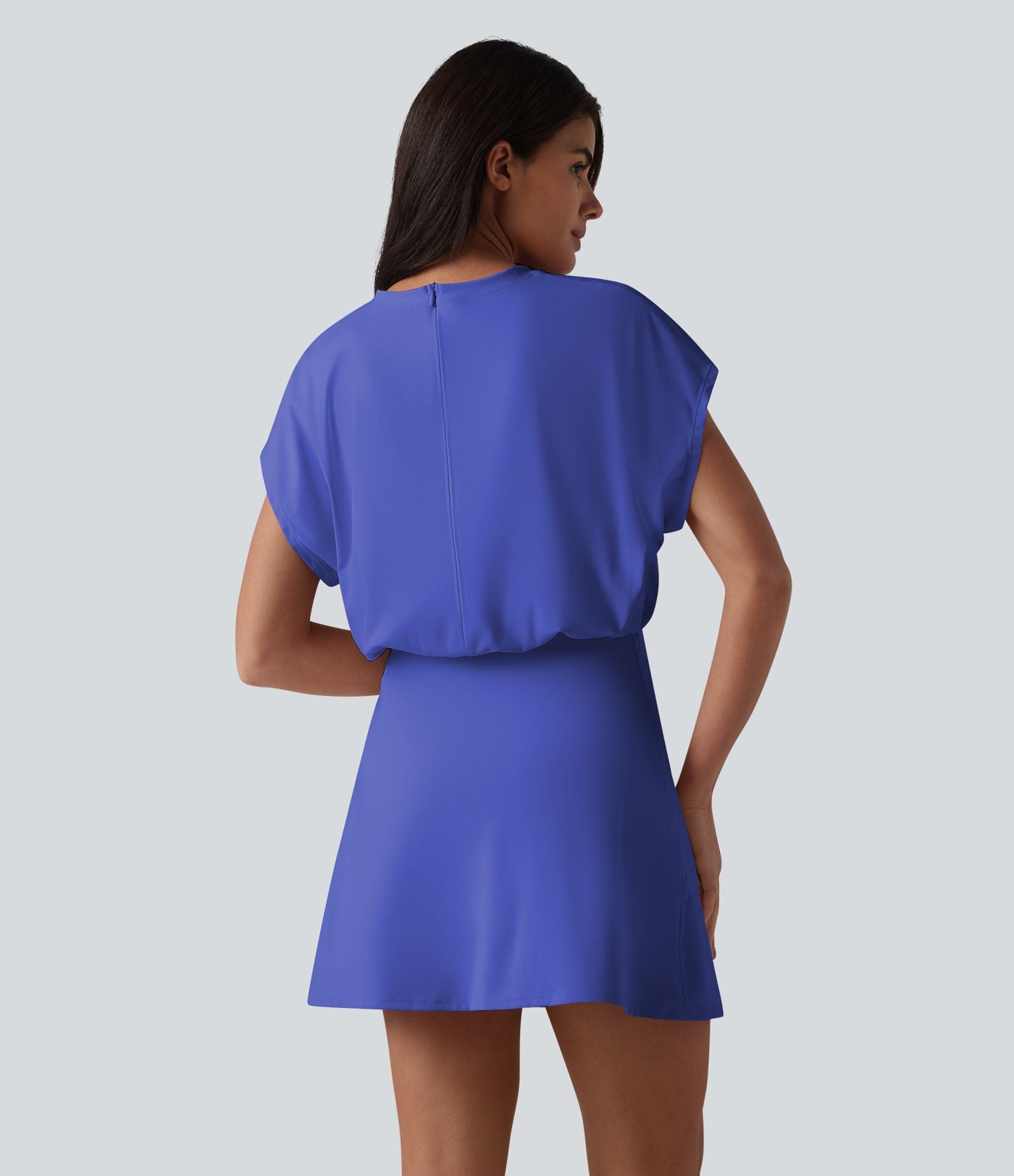 Robe de sport mini de yoga SoftlyZero™ Airy 2-en-1 effet frais InstantCool col rond à manches courtes, demi-zip et poches, accès facile Easy Peasy