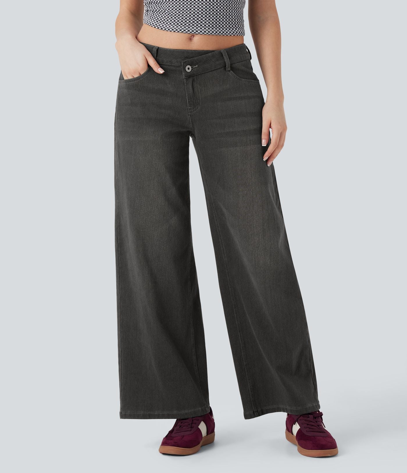 Halara Flex™ Jean large asymétrique taille basse avec bouton, fermeture éclair et poches multiples, délavé et extensible en maille