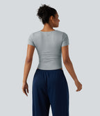 Top de sport de yoga [col losange] à manches courtes avec brassière intégrée, fronces et ourlet incurvé