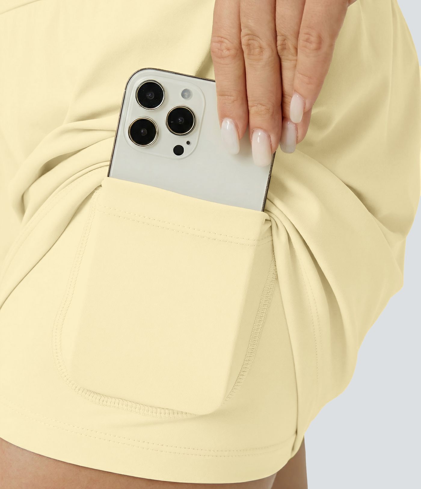 Short yoga 2-en-1 SoftlyZero™ Airy effet frais InstantCool taille très haute 12,5 cm avec poches, longueur allongée