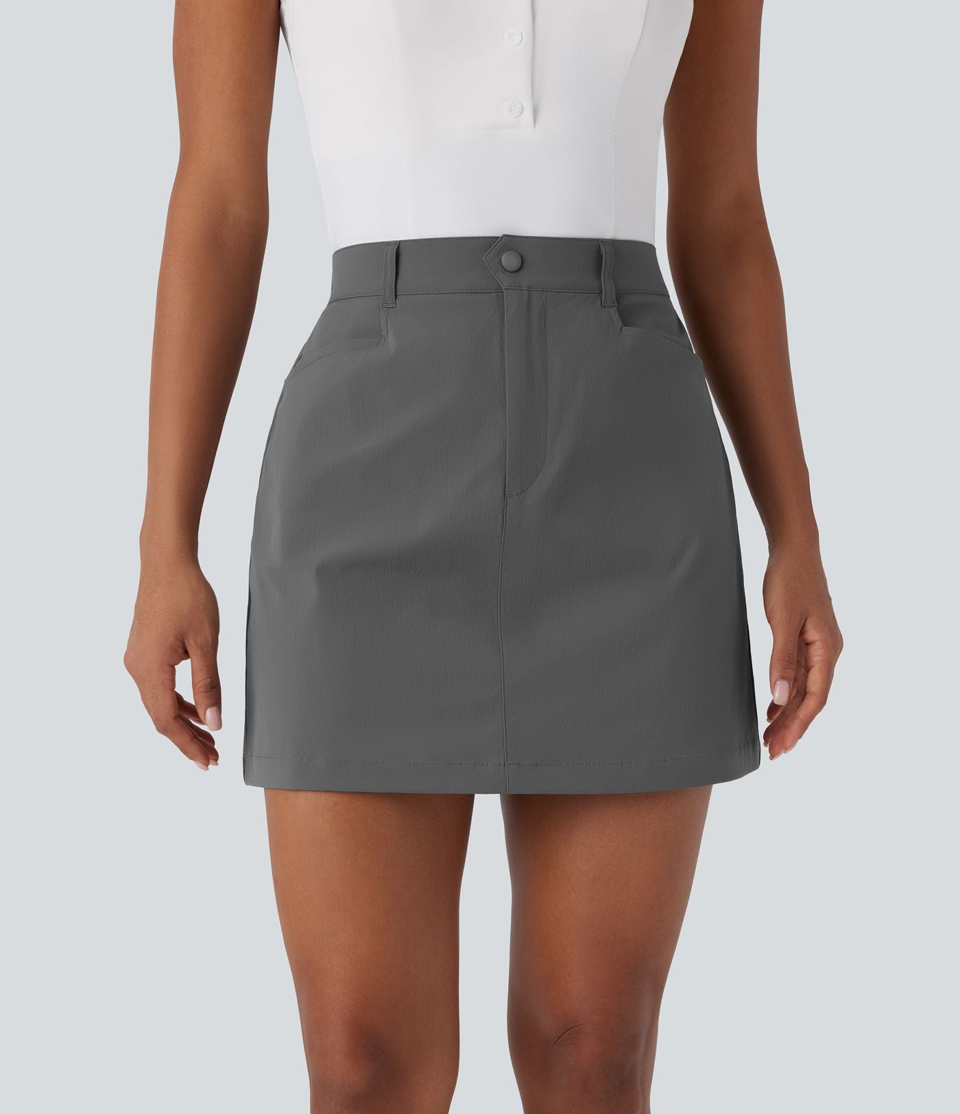 Jupe courte de golf ligne A taille haute avec boutons, zip, poches latérales et fente